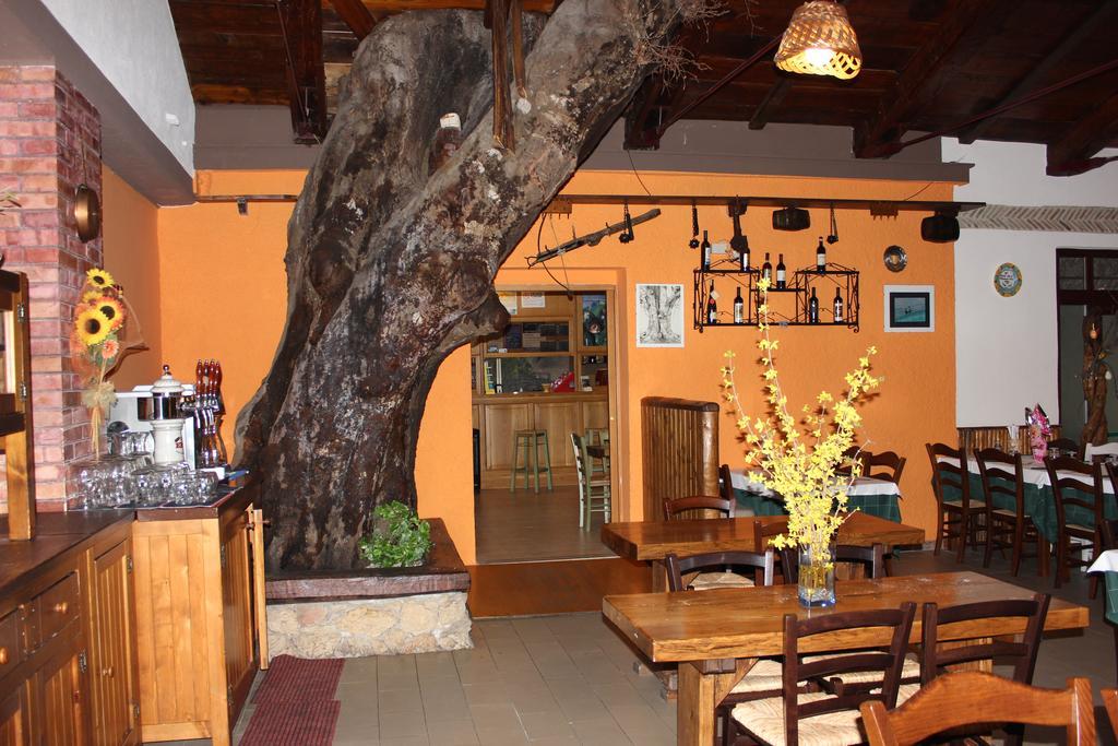Albergo Ristorante Montecucco Da Tobia Sigillo ภายนอก รูปภาพ