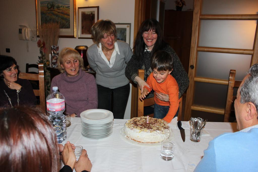 Albergo Ristorante Montecucco Da Tobia Sigillo ภายนอก รูปภาพ