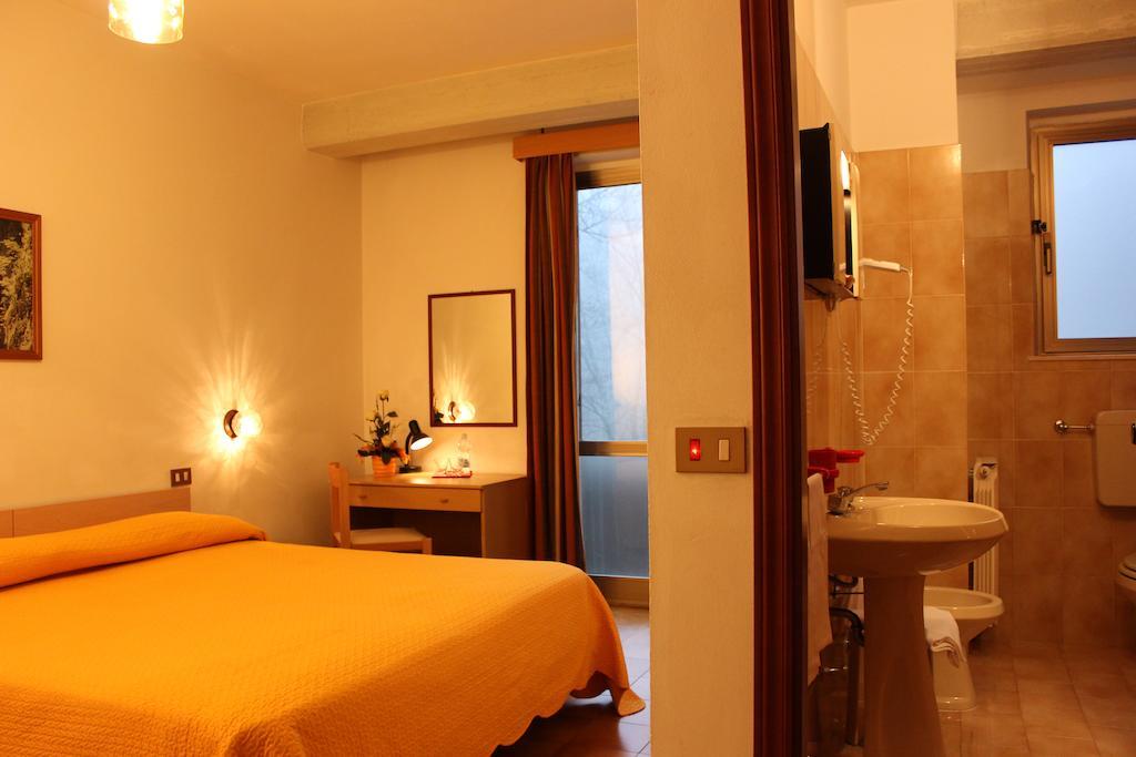 Albergo Ristorante Montecucco Da Tobia Sigillo ห้อง รูปภาพ