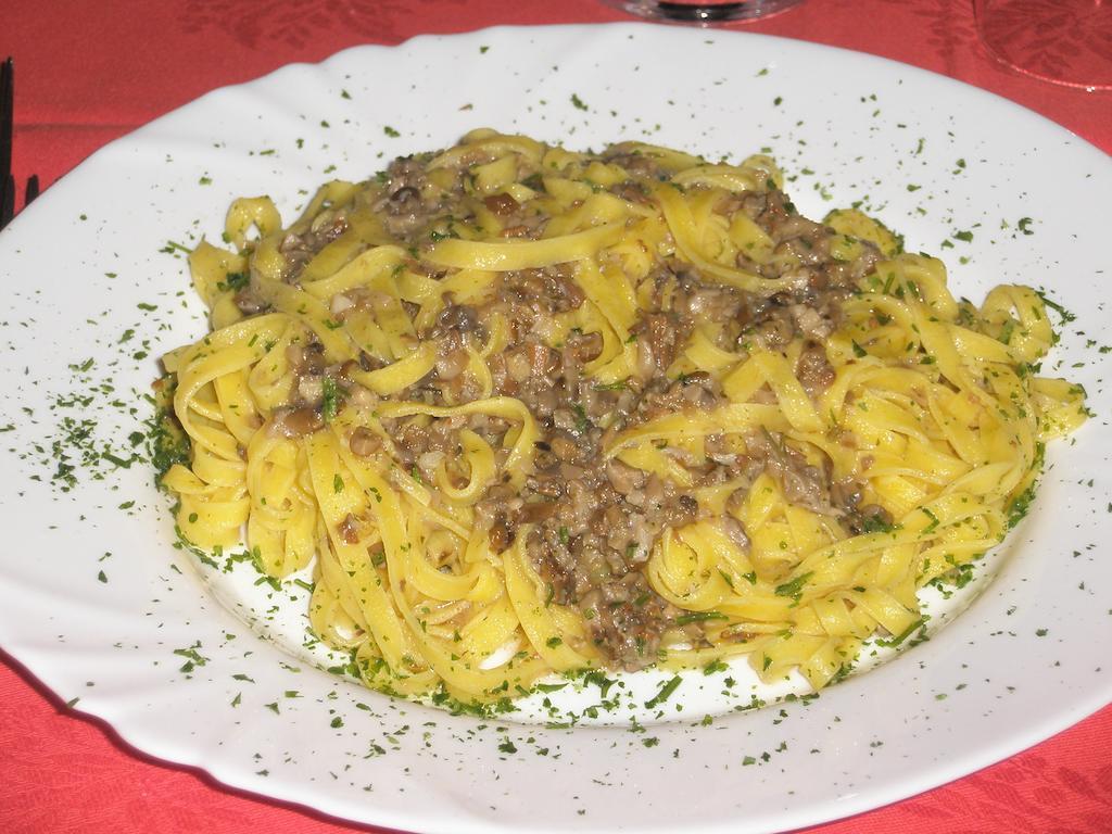 Albergo Ristorante Montecucco Da Tobia Sigillo ภายนอก รูปภาพ