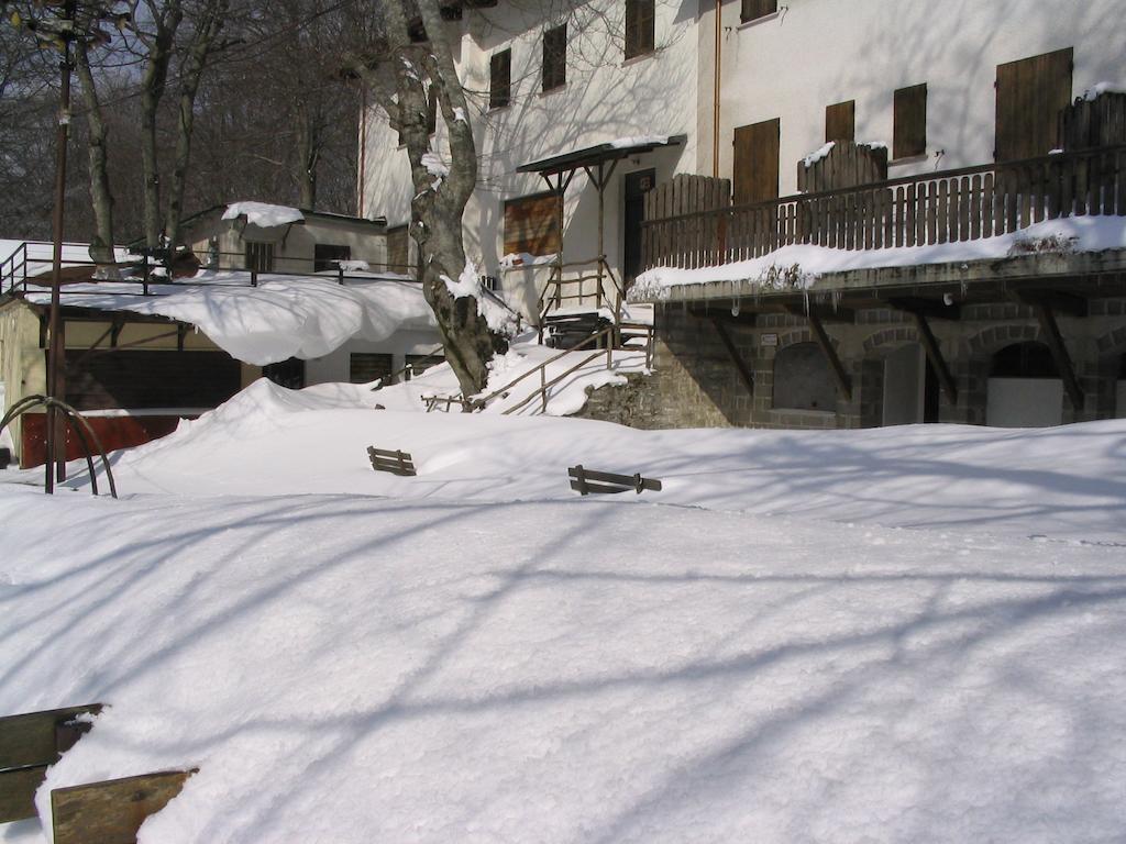 Albergo Ristorante Montecucco Da Tobia Sigillo ภายนอก รูปภาพ
